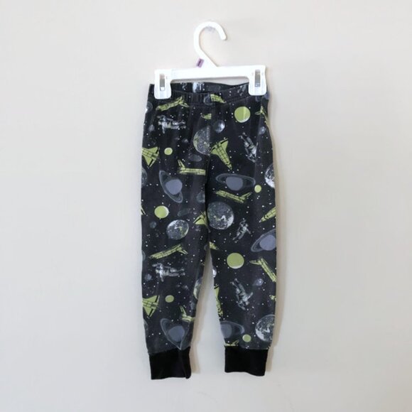 Bundle of Graphic t shirt and long sleeve shirt with sweatpants - Picture 3 of 16